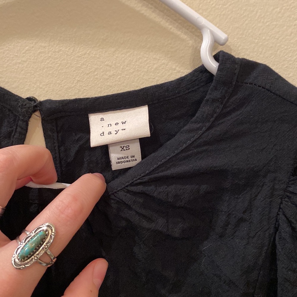 cute black long sleeve🖤🐜 Size XS